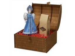 Подарочный набор: кукла фарфоровая, чай "Малина с мятой", голубой